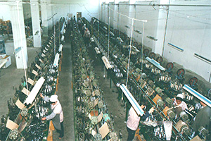 90年代公司生產(chǎn)拉繩的車間及設備